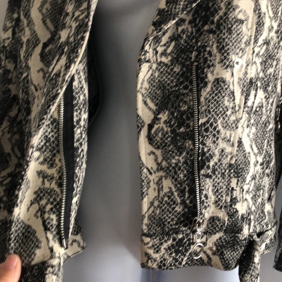 ZARA Cropped Moto Snake Print Tapestry Belted Pockets Size S EUC Jacket - Picture 11 of 16